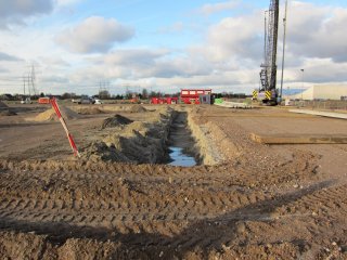 Harnaschpolder PostNL pakkettensorteercentrum funderen op 293 prefab heipalen