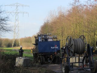 Oude hoogspanningskabels verwijderen