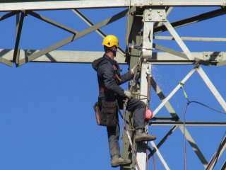 Hoogspanningsmast slopen met snijbrander