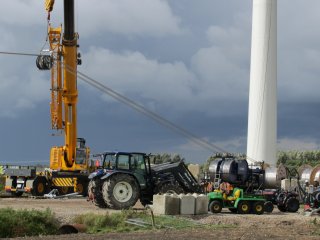 Hoogspanningskabels trekken